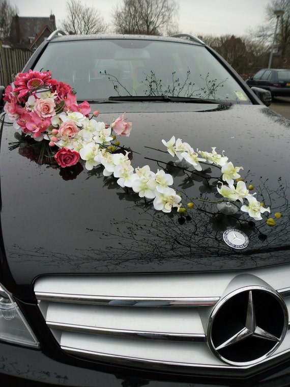 Voiture De Mariage Avec De Belles Décorations Florales Voiture