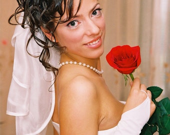 Schouder Organza Bruidssluier Met Satijnranden