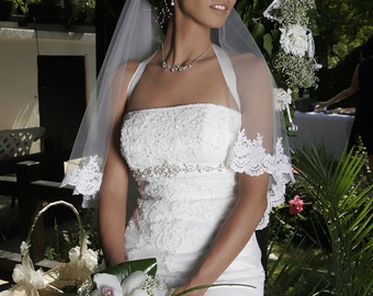 Handcrafted French Chantilly Lace Bridal Veil - Timeless Elegance for Your Special Day