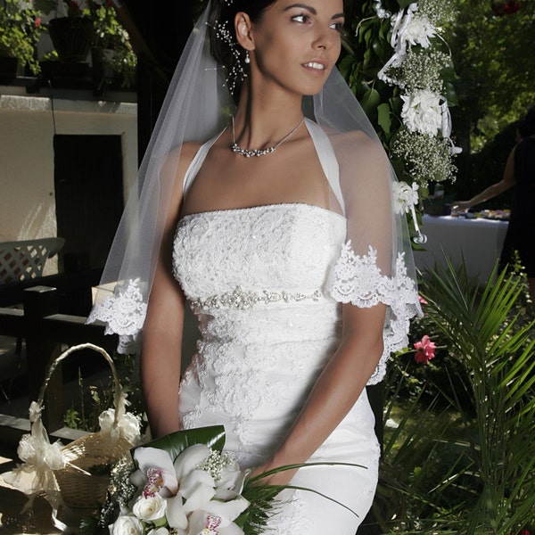 Voile de Mariée Bordé de Dentelle Chantilly Française - Élégance Intemporelle pour Votre Jour Spécial