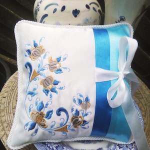 Cuscino Portafedi con Motivi Rosemaling Norvegesi Ricamati - Ricordo di Matrimonio Unico