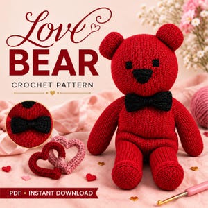 Peut inclure: Un ours en peluche rouge crocheté avec un nez, des yeux et un nœud papillon noirs. L'image contient le texte "LOVE BEAR CROCHET PATTERN" et "PDF INSTANT DOWNLOAD", ainsi que deux petits cœurs crochetés et un crochet.