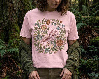 Orchideen Mantis Shirt | Folk Art Insekt Dark Academia Comfort Colors Tee