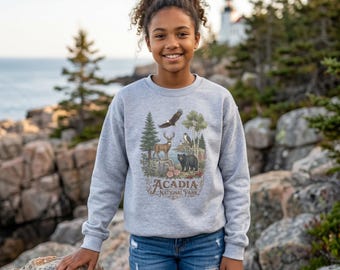 Bluza z okrągłym dekoltem w stylu Parku Narodowego Acadia | Bielik amerykański, niedźwiedź, jeleń, wybrzeże Maine, komfortowe kolory