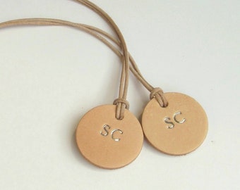 Monogrammed circular tags. Personalised bagcharm in different colors.  Set of 2 tags