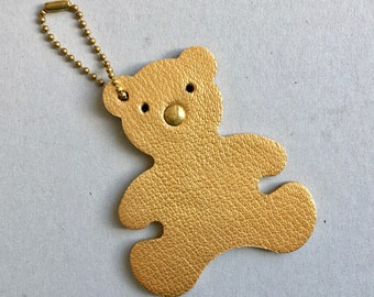 Teddybeer sleutelhanger. Gouden lederen beertje. Gepersonaliseerd cadeau pasgeboren baby. Liefhebbers van teddybeertjes