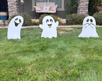 Decoraciones de metal para césped con forma de fantasma de Halloween (juego de 3)