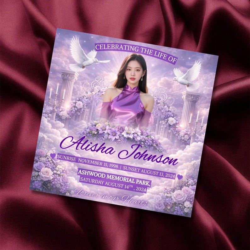 Puede incluir: Tarjeta conmemorativa con dise&ntilde;o morado y blanco. Presenta un retrato de mujer, palomas y elementos florales. El texto incluye "Celebrating the Life of Alisha Johnson" y fechas.