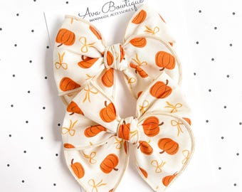 Lazos para el cabello de calabaza para niñas, pinzas para el cabello de otoño, cerditas pequeñas, boutique de otoño, idea de atuendo de campo de calabazas, regalo de Acción de Gracias, foto familiar