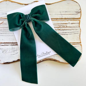 Fiocco per capelli con lunghe code di velluto verde cacciatore - Fiocco per capelli in velluto verde cacciatore per bambine - Fiocco per capelli in velluto per le feste