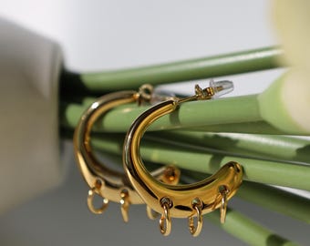 Grova, böjda örhängen med ringar