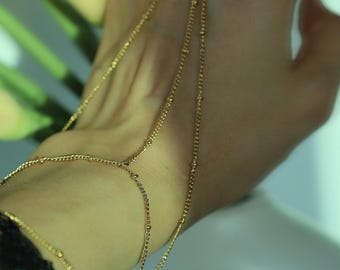 Armband med kristallhänge