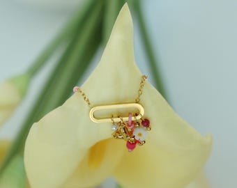 Minimalistiskt färgglatt charmhalsband