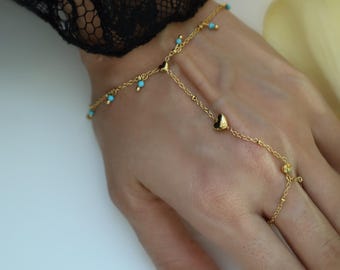 Armband med turkos hjärtmönster