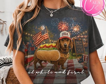 Divertente hot dog del 4 luglio PNG, design patriottico bassotto, grafica maglietta rossa, bianca e selvaggia, PNG patriottico, PNG USA, PNG femminile.
