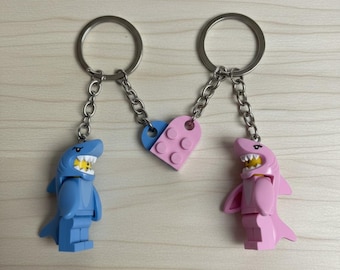 Llavero con minifigura de tiburón, llavero con forma de corazón para parejas, llavero bonito para bolso, regalo para niñas