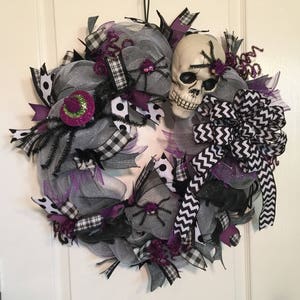 Skull Wreath-Halloween Skeleton Wreath-Halloween Skull Door Decor-Halloween Wreath-Spooky Halloween Wreath-Scary Halloween Skull Door Wreath