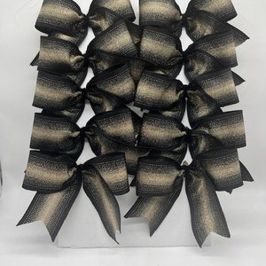 Dekoratives Schwarzes Band mit Gold Metallic Mittelstreifen Set 10 Schleifen / Leckerlibeutel Schleife / Weihnachtsbaum Schleife / Sportmannschaft