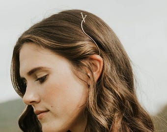 Minimalist Sculptural Curved Gold Hair Pins (2 pieces), Side-parted Hairstyles, Art Lover Gift, Simple Unique Everyday Hair Accessories gift