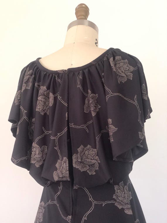 1970s Monochrome Flower Dress - image 7