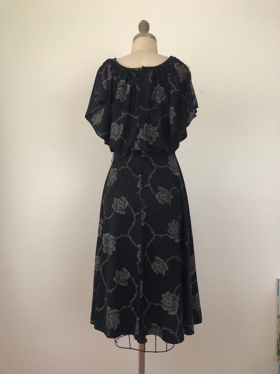1970s Monochrome Flower Dress - image 6