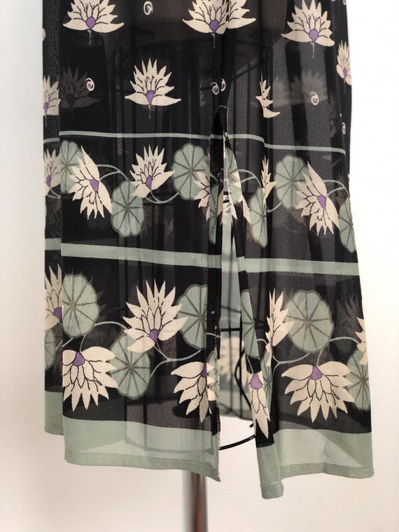 1970s Lotus Flower Dress - image 13