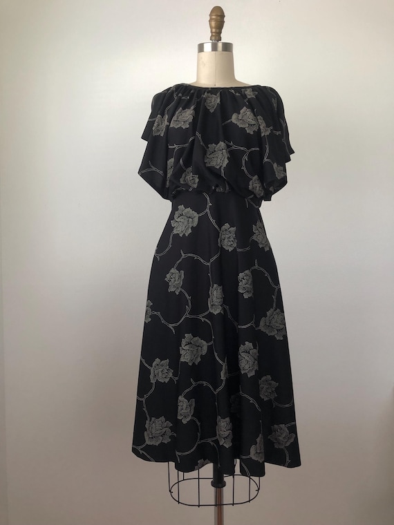 1970s Monochrome Flower Dress - image 3
