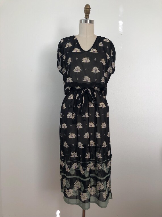 1970s Lotus Flower Dress - image 5
