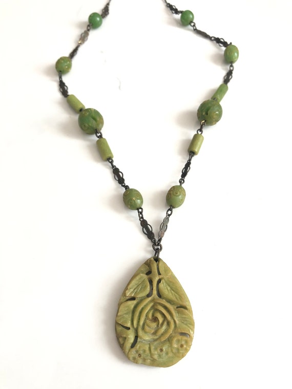 1930s Green Herbal Carved Necklace - image 3