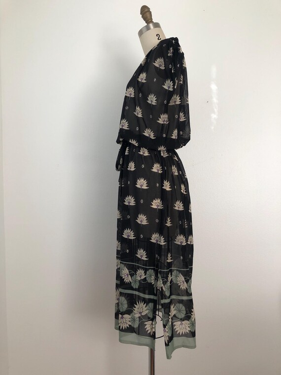 1970s Lotus Flower Dress - image 3