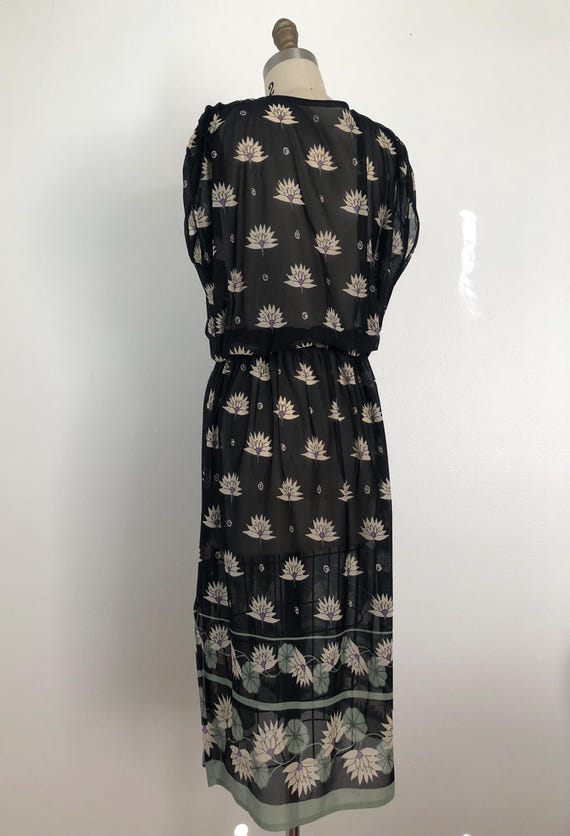 1970s Lotus Flower Dress - image 4