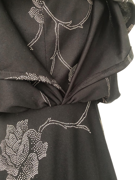 1970s Monochrome Flower Dress - image 10