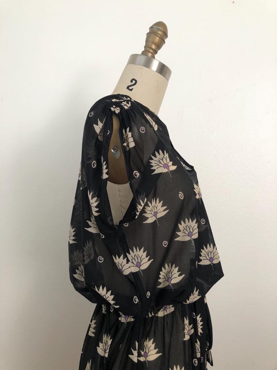 1970s Lotus Flower Dress - image 6