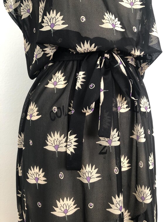 1970s Lotus Flower Dress - image 11