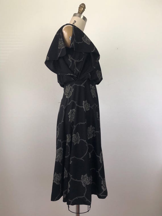 1970s Monochrome Flower Dress - image 9