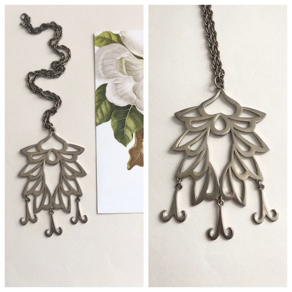 1970s Bell Flower Necklace - image 1