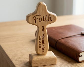 Cruz de oración de mano grabada a medida, cruz de madera personalizada con soporte, regalo de bautismo o confirmación, para desear una pronta recuperación.