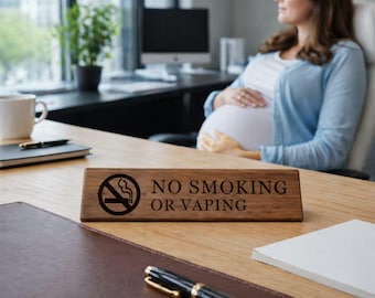 Letrero de escritorio "No fumar" grabado en madera de nogal / Letrero de mostrador de recepción para lugar de trabajo libre de humo