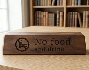 Letrero de mesa de madera de nogal o haya con la leyenda "Prohibido comer o beber" o "Prohibido comer o beber". Letrero de mostrador de oficina o biblioteca grabado con láser a doble cara.