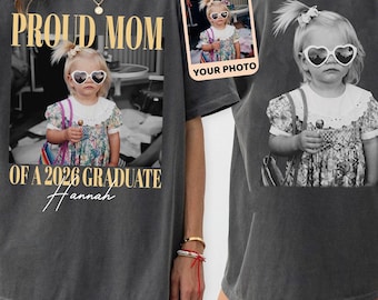 Camiseta Comfort Colors® Proud Mom 2026 para graduadas, graduación familiar personalizada, camiseta para estudiantes de último año.
