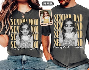 Camisetas Comfort Colors® personalizadas con foto vintage para padres e hijos graduados 2026: Familia orgullosa de graduados