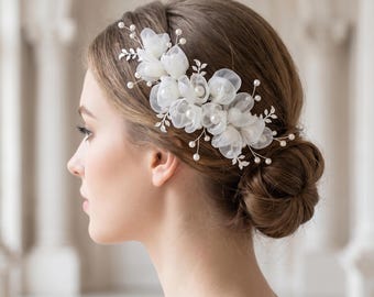 Ivory Tulle Pearl Bridal Hair Comb, Handmade Floral Wedding Headpiece, Gold Leaf Bridal Side Comb for Bride Bridesmaid