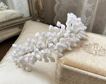 Handgemaakte satijnen bloemknop bruidshoofdband, flexibel bruiloftshaaraccessoire voor bruid bruidsmeisje, vintage opgestoken zijkam