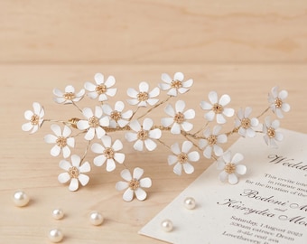 Handgemaakte bruidshaar wijnstokkam, crème emaille bloem bruiloft haaraccessoire, gouden bloemen zijkam voor bruid bruidsmeisje