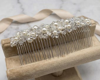 Peineta nupcial de perlas y cristales hecha a mano, peineta lateral beige para bodas, ideal para novias, damas de honor, graduaciones y eventos formales.