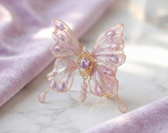 Broche de mariposa rosa hecho a mano, pinza para el cabello de resina Fairycore, accesorio para el cabello de niña de las flores para bodas.