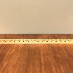 Regla de madera antigua