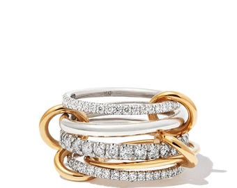 Anel de ouro 18K com múltiplos elos e diamantes, modelo moderno com aliança entrelaçada.