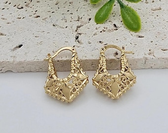 Brincos de argola em ouro 14K com filigrana: Argolas pequenas de 22 mm em ouro maciço.