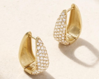 Brincos de argola minimalistas em ouro maciço 14K com diamantes, estilo huggie, para uso diário.